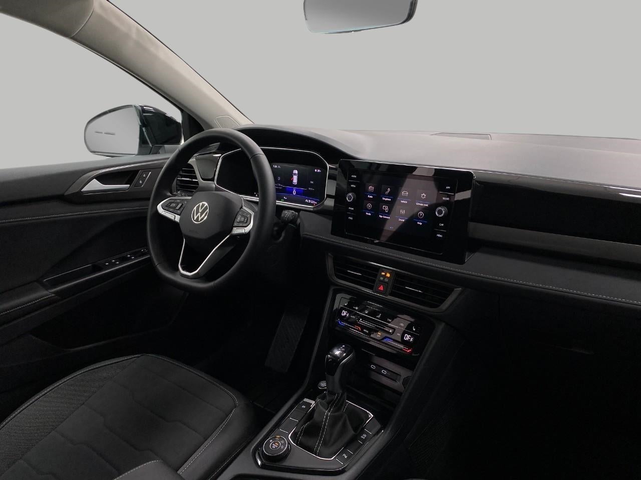 2026 Volkswagen Taos SE Black 4MOTION