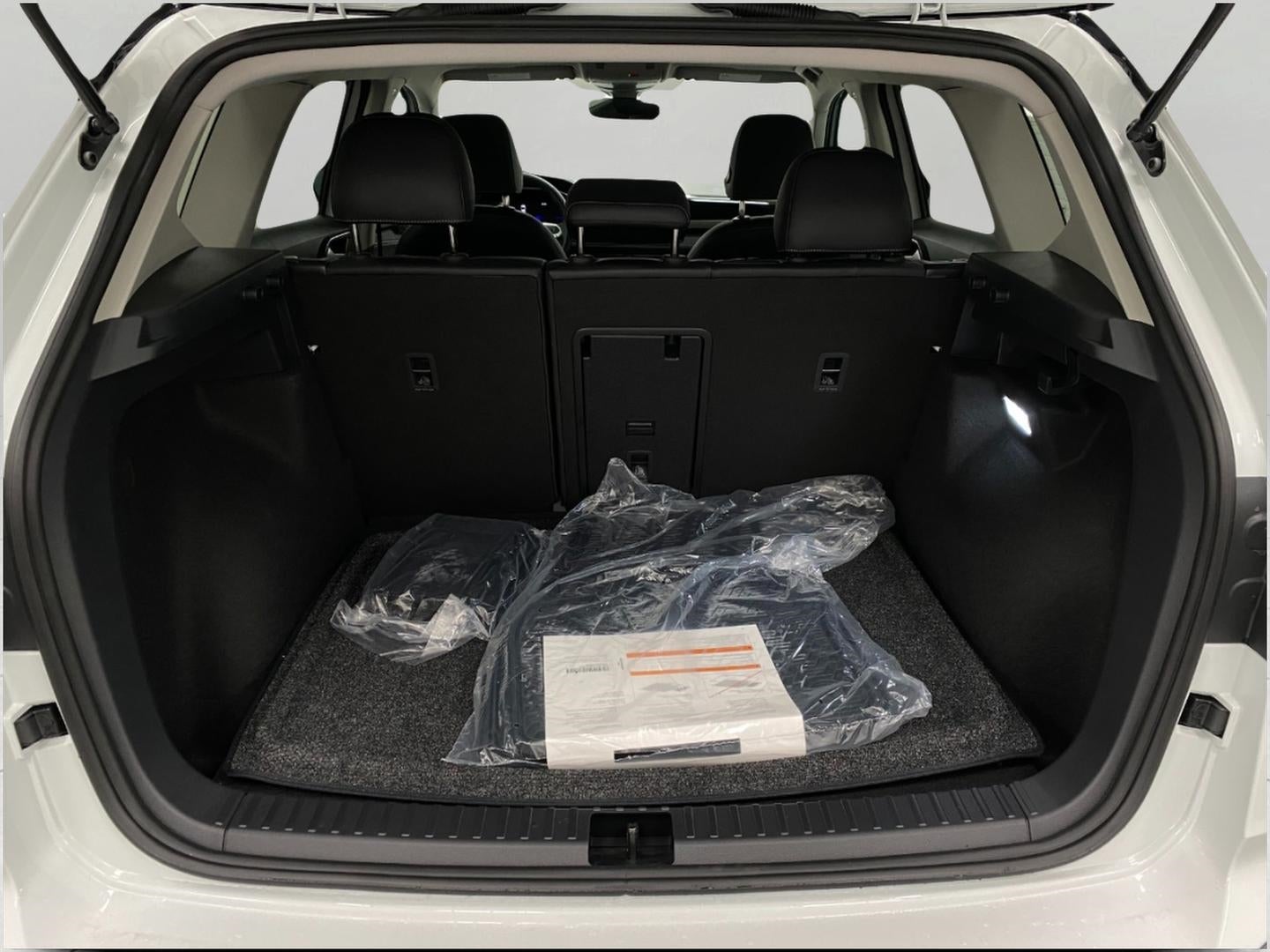 2026 Volkswagen Taos SE Black 4MOTION