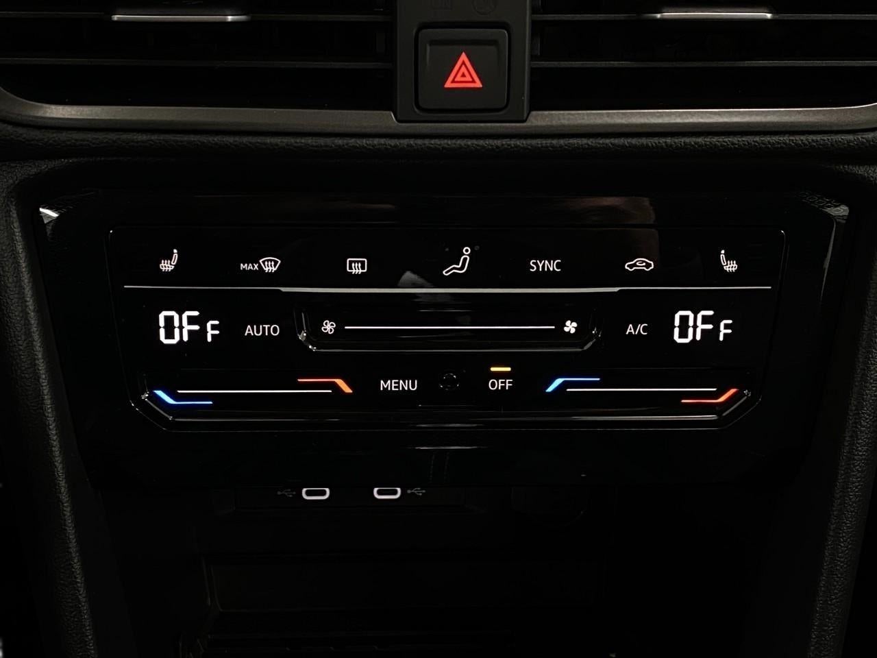 2026 Volkswagen Taos SE Black 4MOTION
