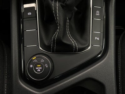 2026 Volkswagen Taos SE Black 4MOTION