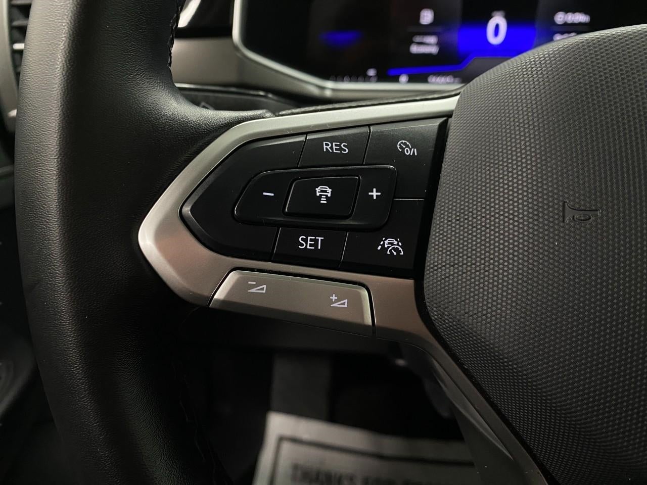 2025 Volkswagen Taos SE Black 4MOTION