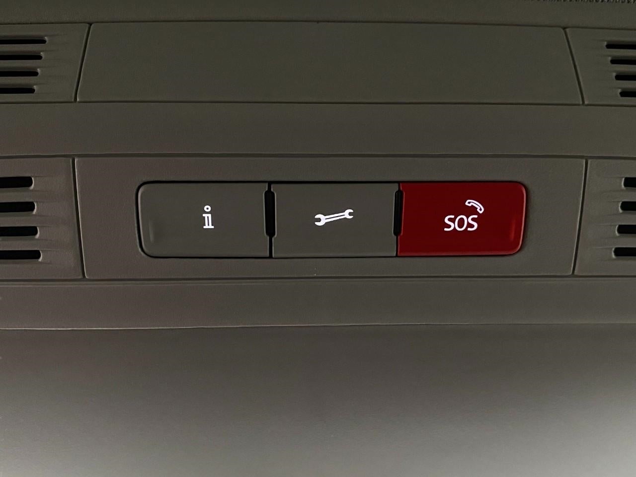 2025 Volkswagen Taos SE Black 4MOTION