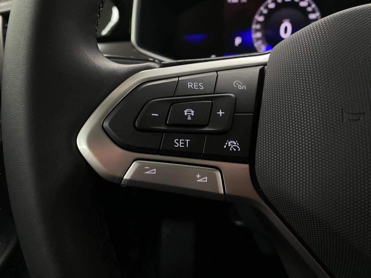 2026 Volkswagen Taos SE Black 4MOTION