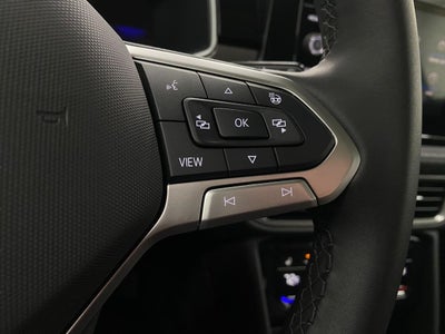 2026 Volkswagen Taos SE Black 4MOTION