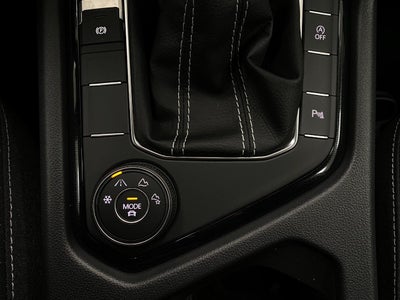 2026 Volkswagen Taos SE Black 4MOTION