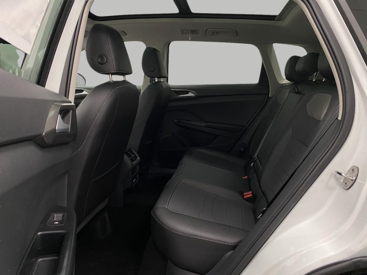 2026 Volkswagen Taos SE Black 4MOTION