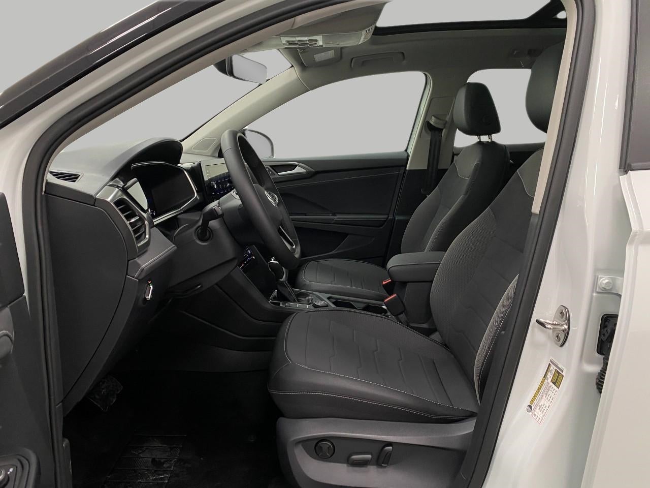 2026 Volkswagen Taos SE Black 4MOTION