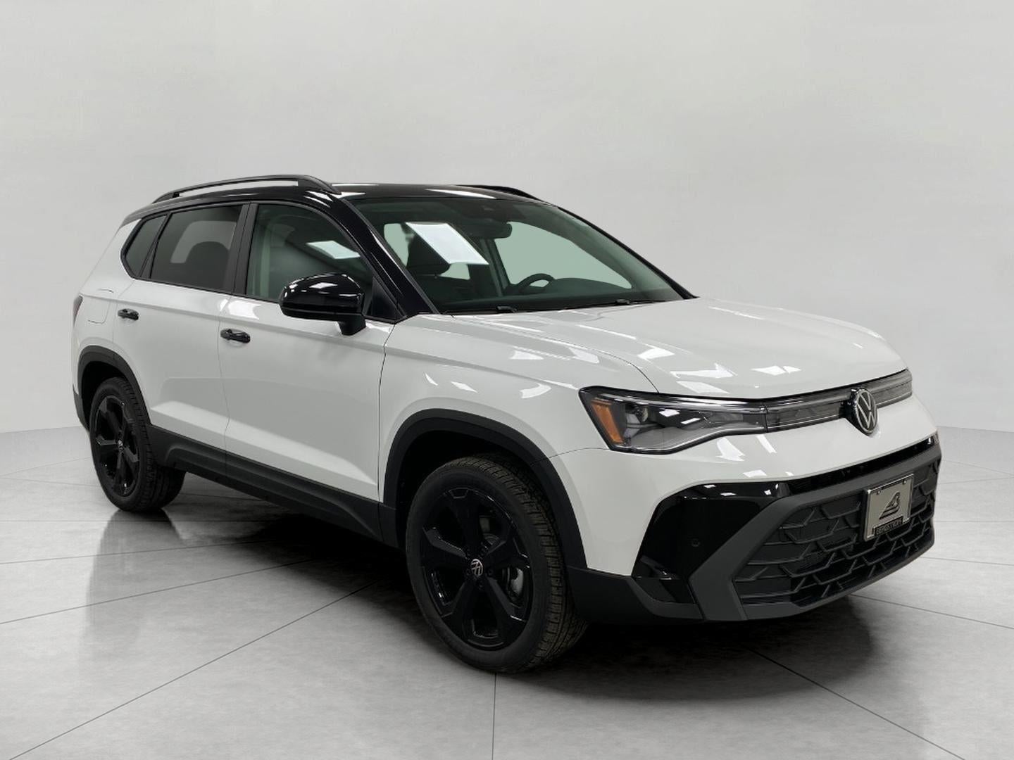 2026 Volkswagen Taos SE Black 4MOTION