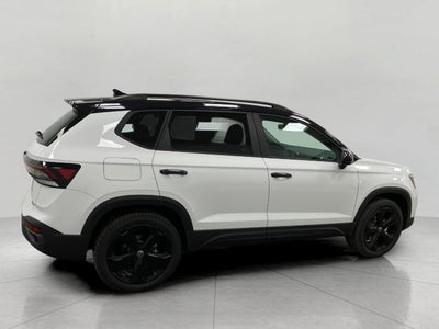 2026 Volkswagen Taos SE Black 4MOTION
