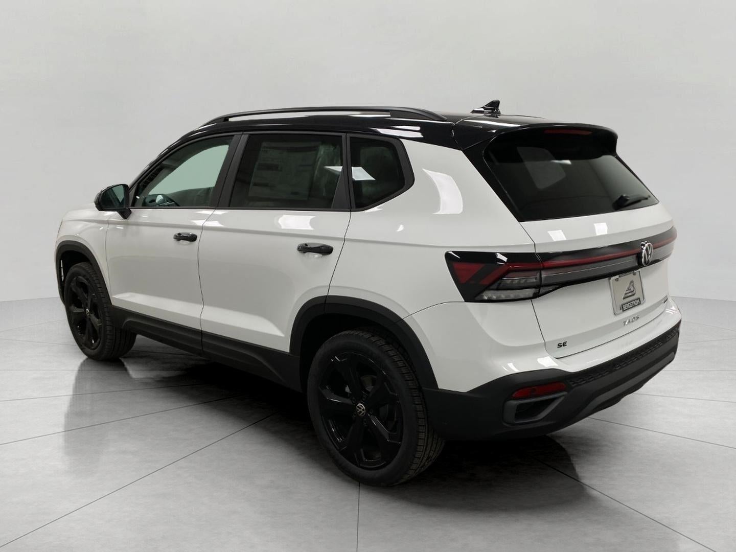 2026 Volkswagen Taos SE Black 4MOTION