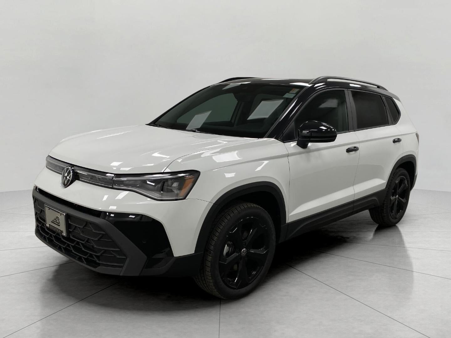 2026 Volkswagen Taos SE Black 4MOTION
