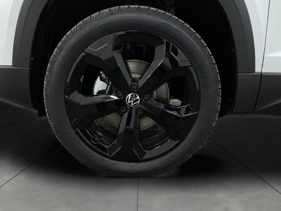 2026 Volkswagen Taos SE Black 4MOTION