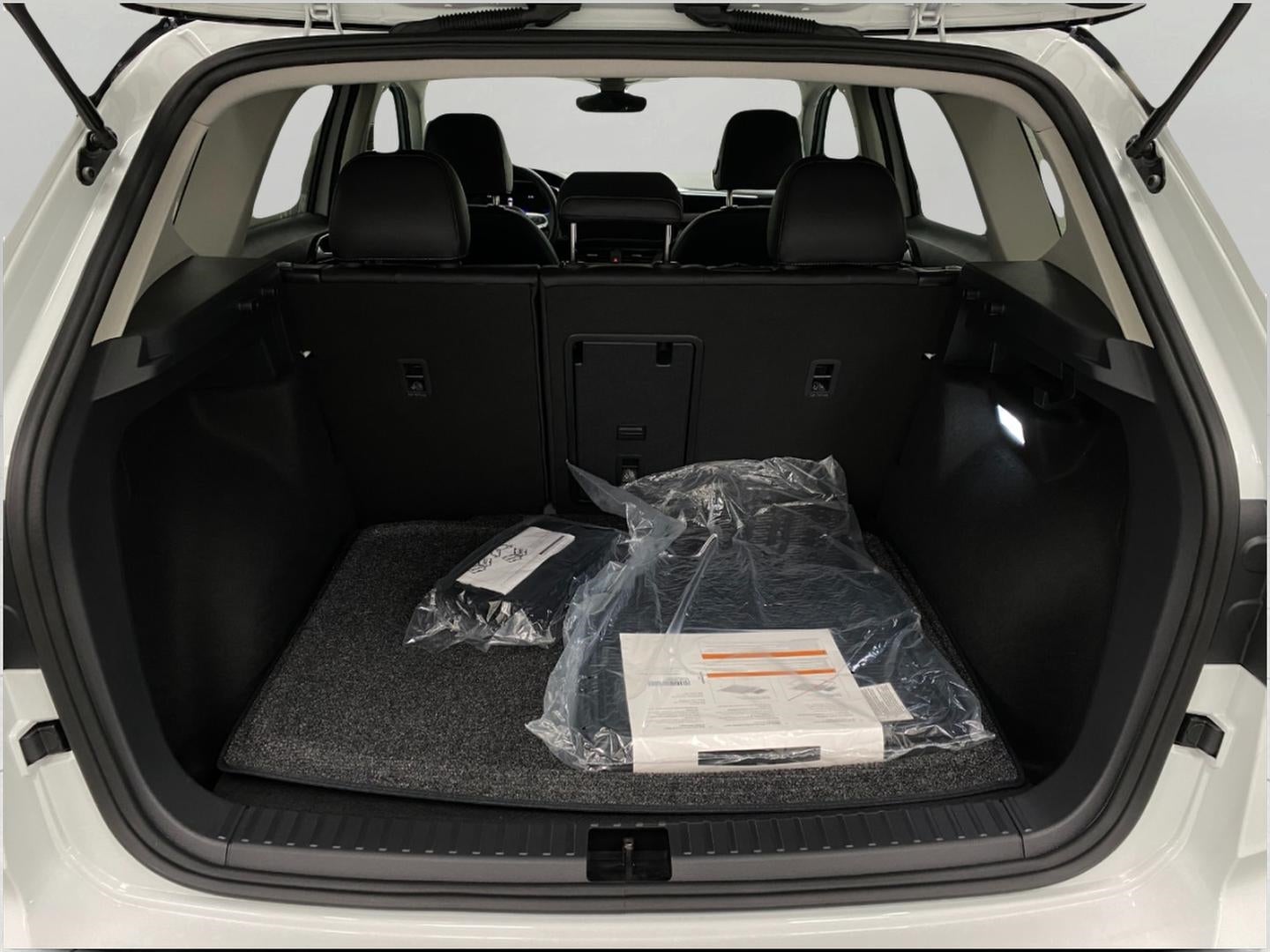 2026 Volkswagen Taos SE Black 4MOTION