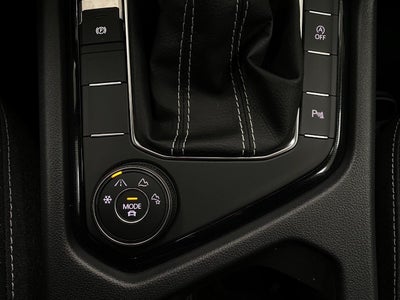 2026 Volkswagen Taos SE Black 4MOTION