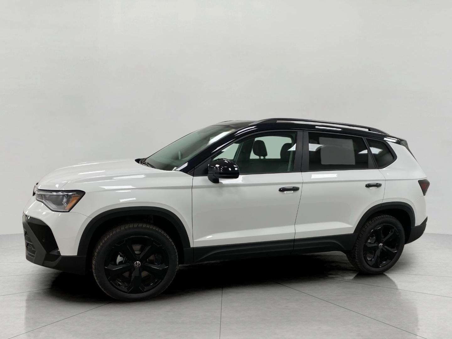 2026 Volkswagen Taos SE Black 4MOTION