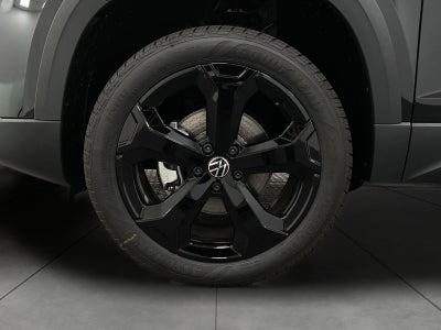 2027 Volkswagen Taos SE Black 4MOTION