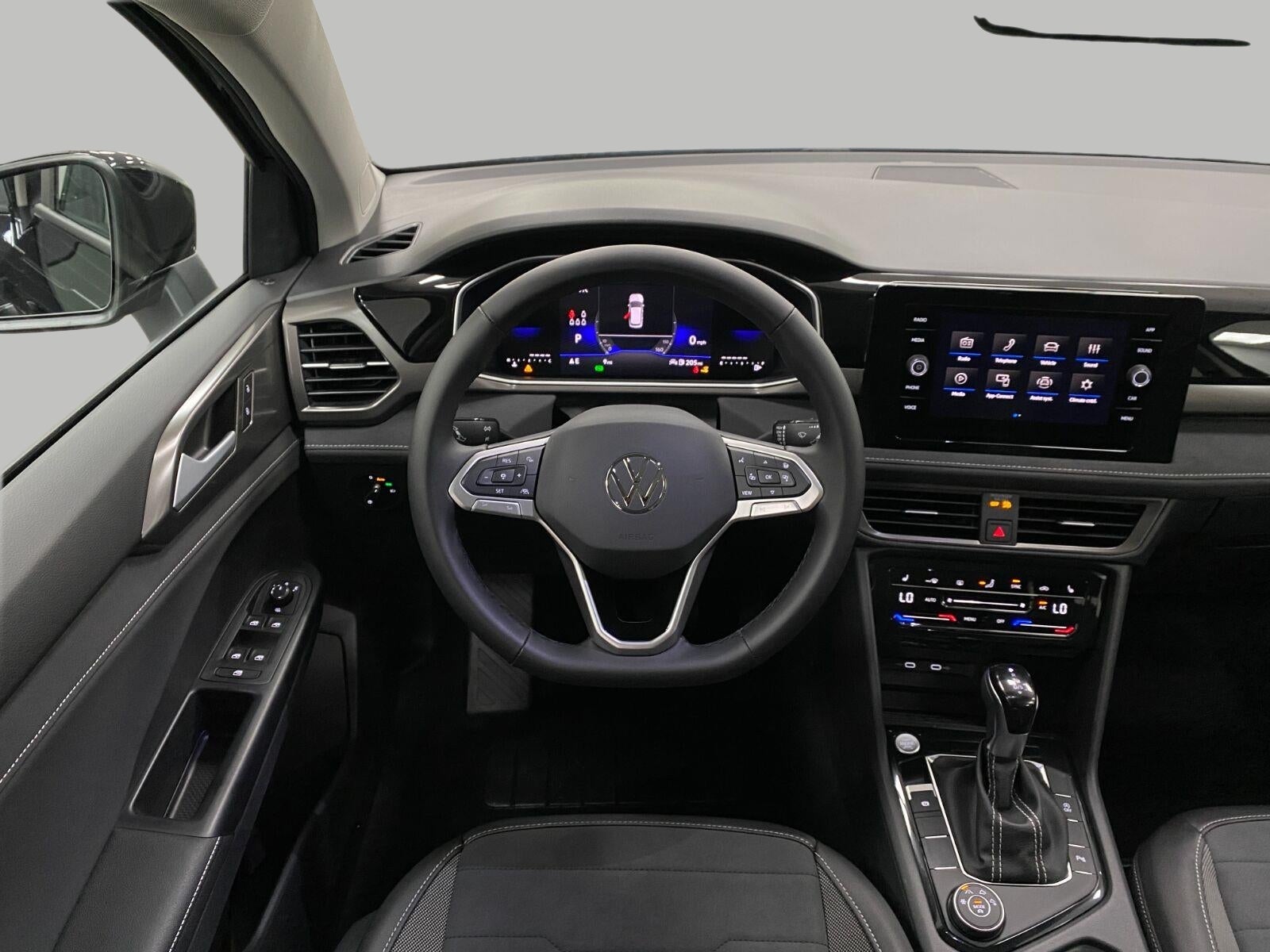 2027 Volkswagen Taos SE Black 4MOTION