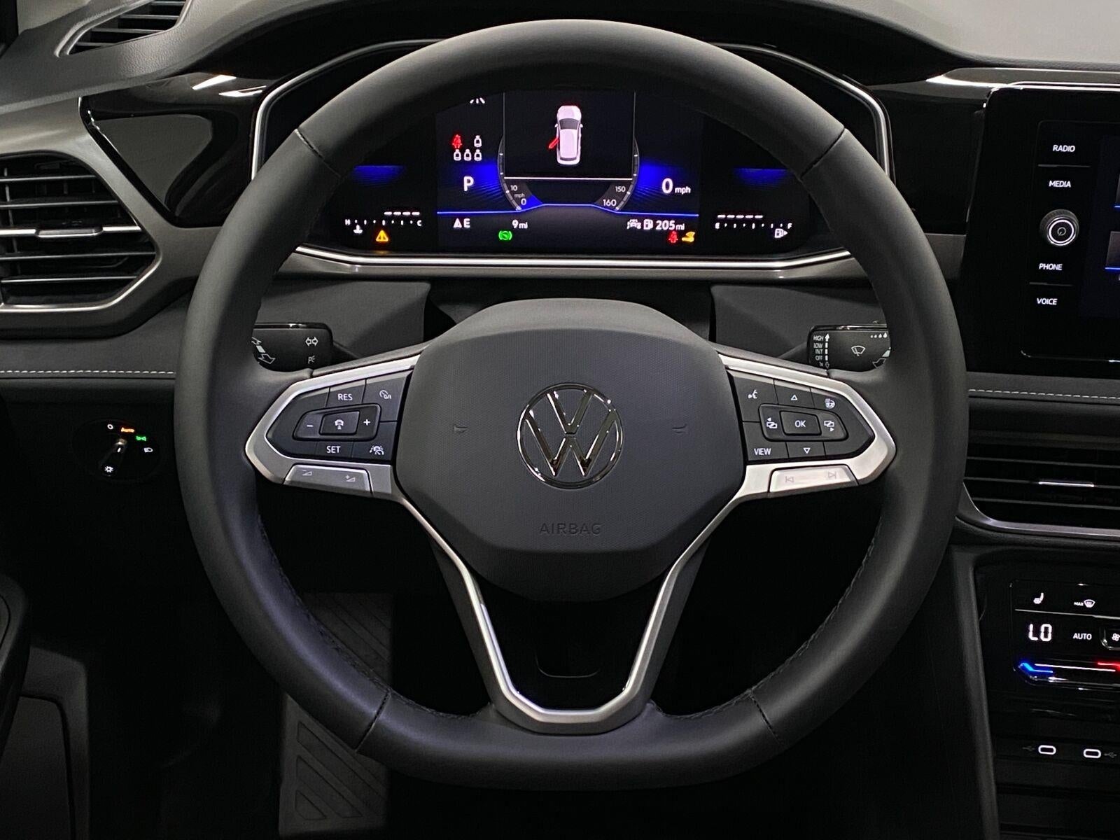 2027 Volkswagen Taos SE Black 4MOTION