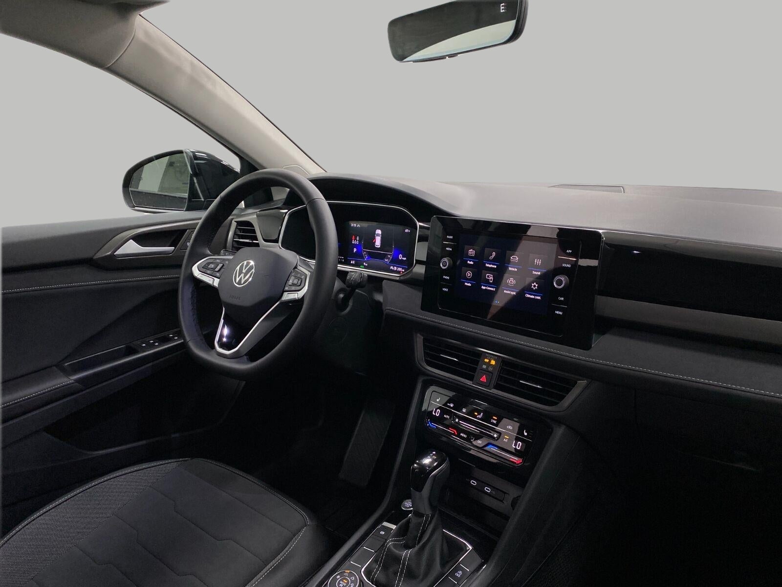 2027 Volkswagen Taos SE Black 4MOTION