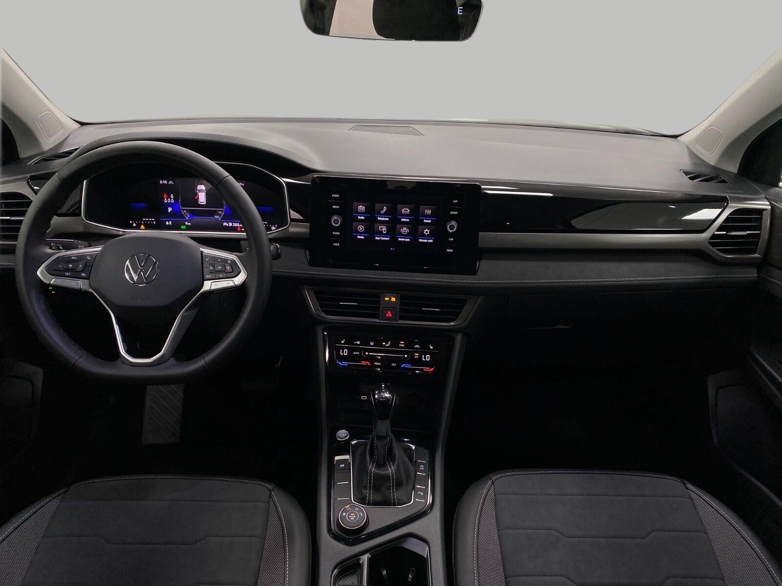 2027 Volkswagen Taos SE Black 4MOTION