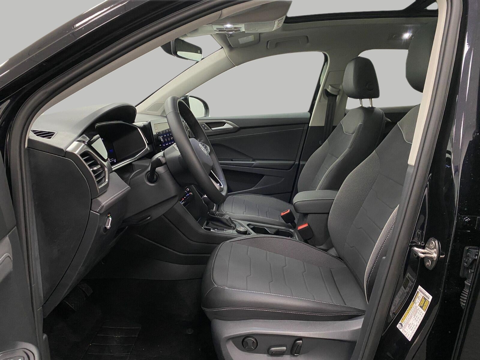 2027 Volkswagen Taos SE Black 4MOTION