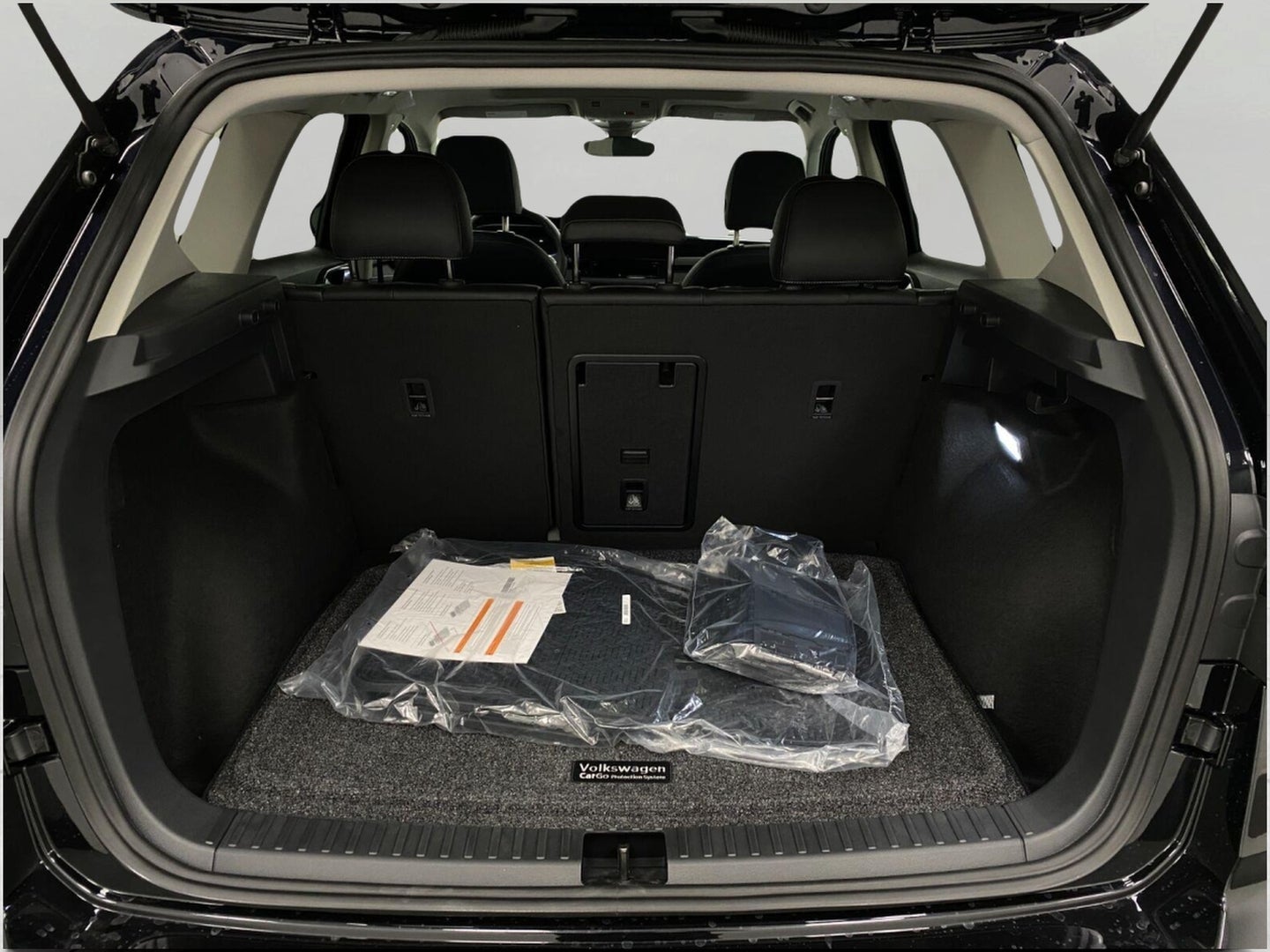 2027 Volkswagen Taos SE Black 4MOTION