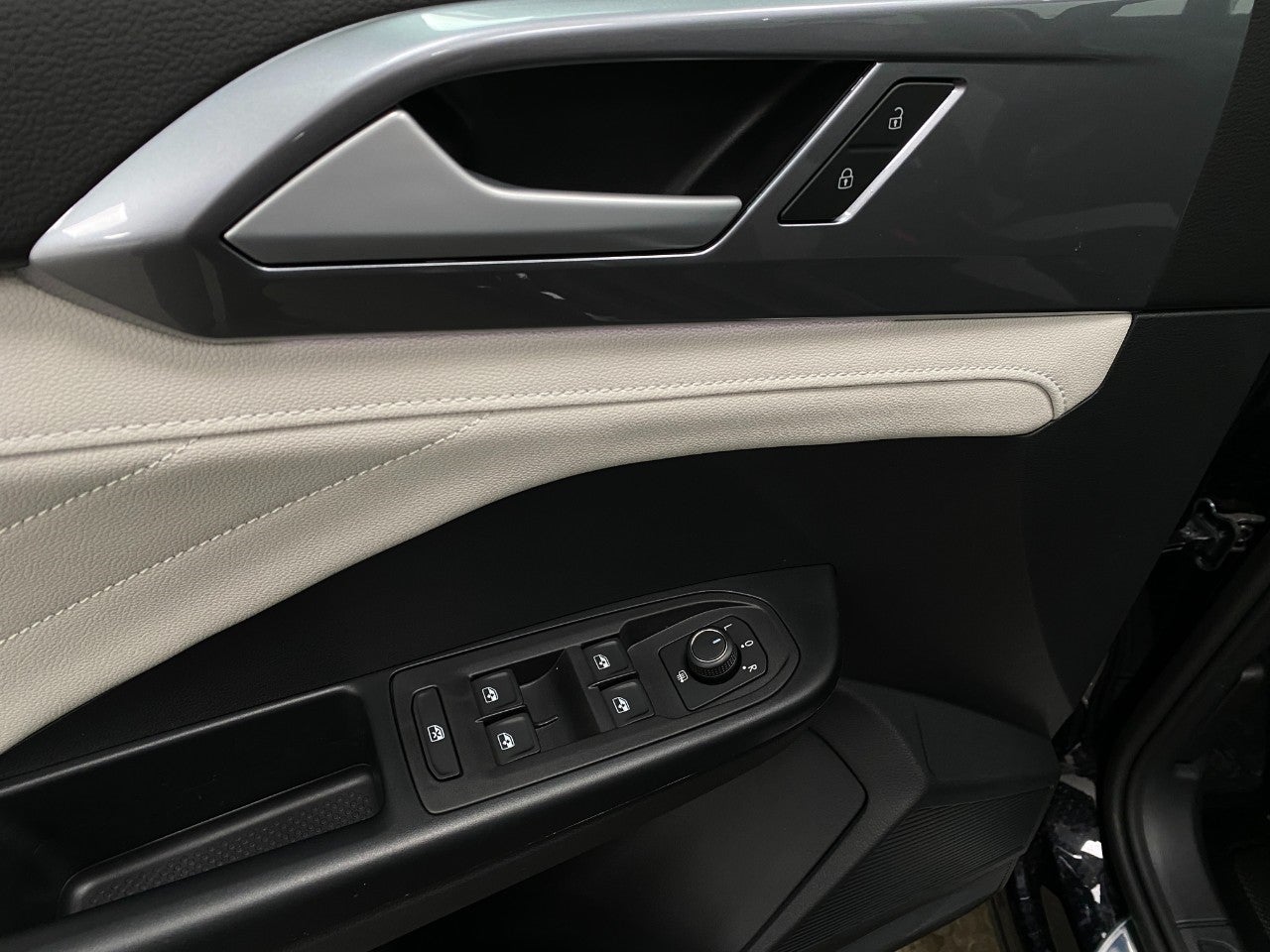 2026 Volkswagen Taos SEL 4MOTION