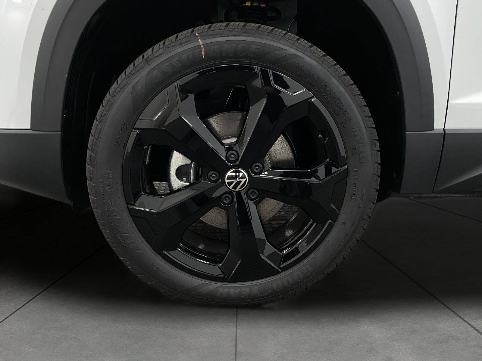 2027 Volkswagen Taos SEL 4MOTION