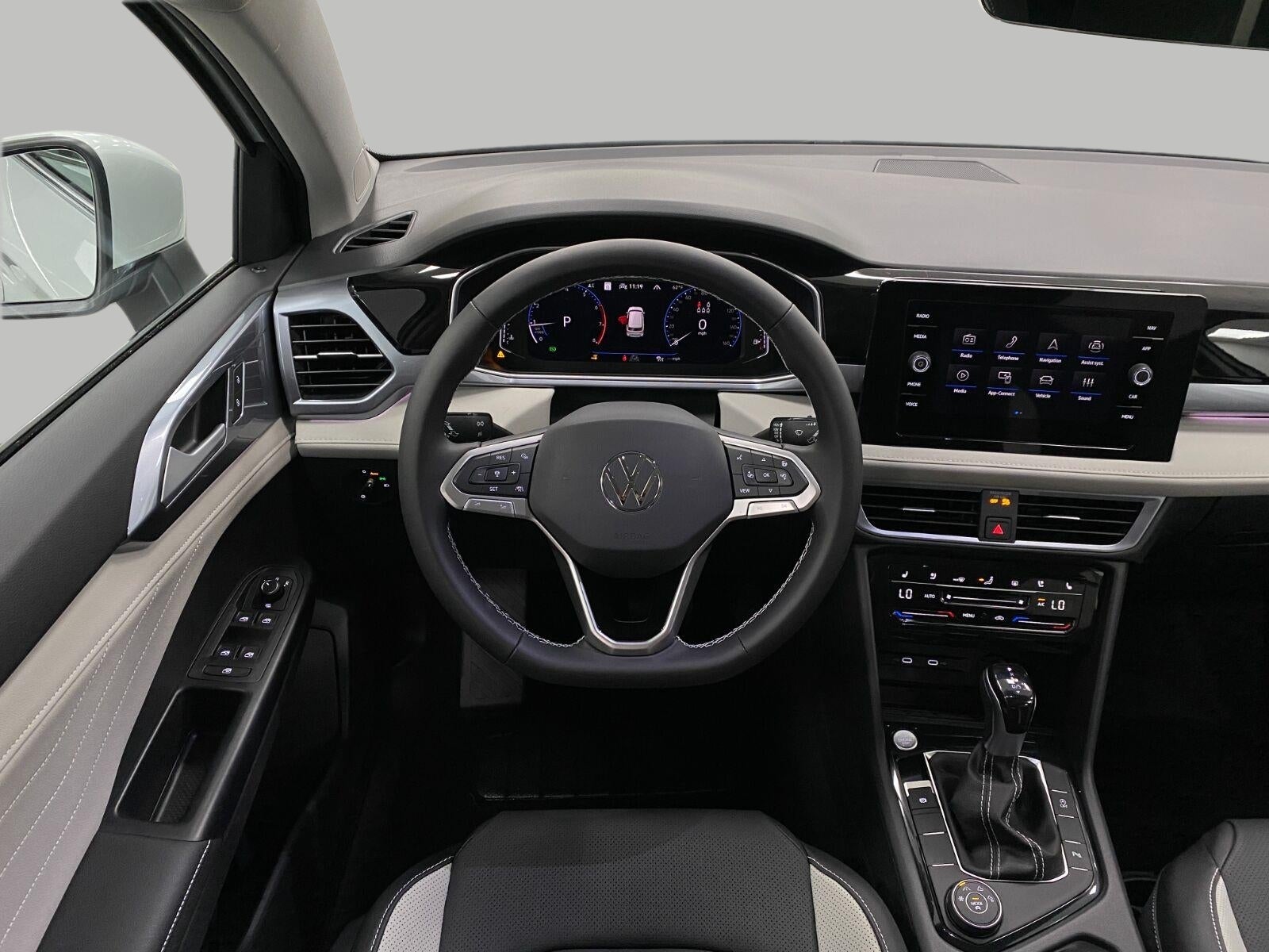 2027 Volkswagen Taos SEL 4MOTION