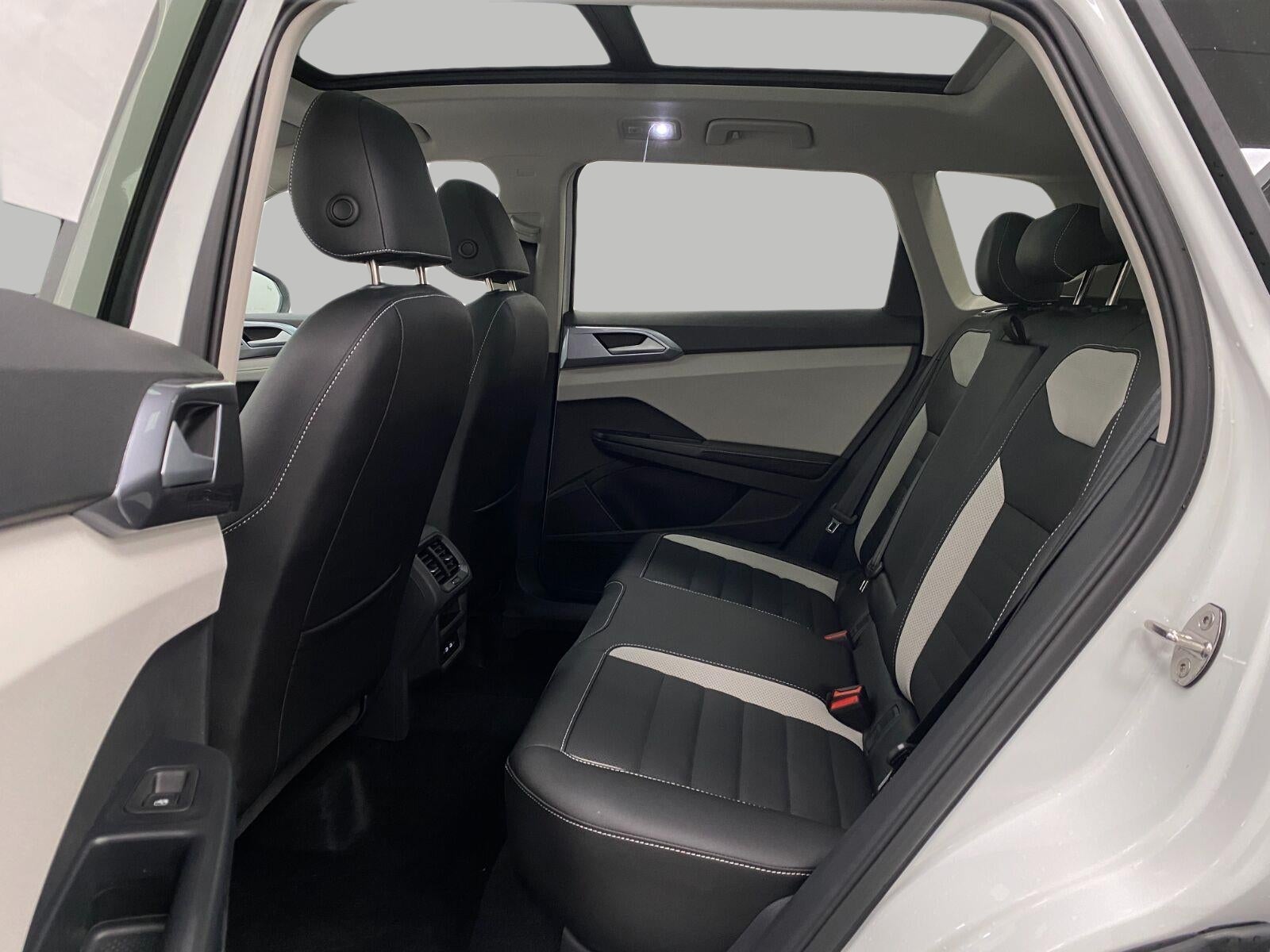 2027 Volkswagen Taos SEL 4MOTION