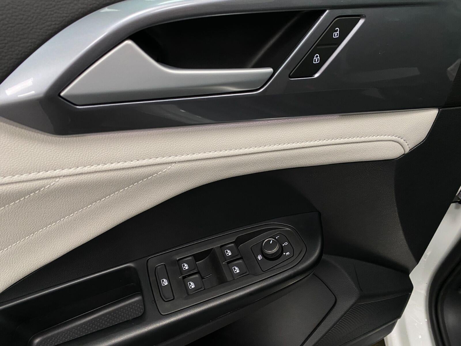 2027 Volkswagen Taos SEL 4MOTION