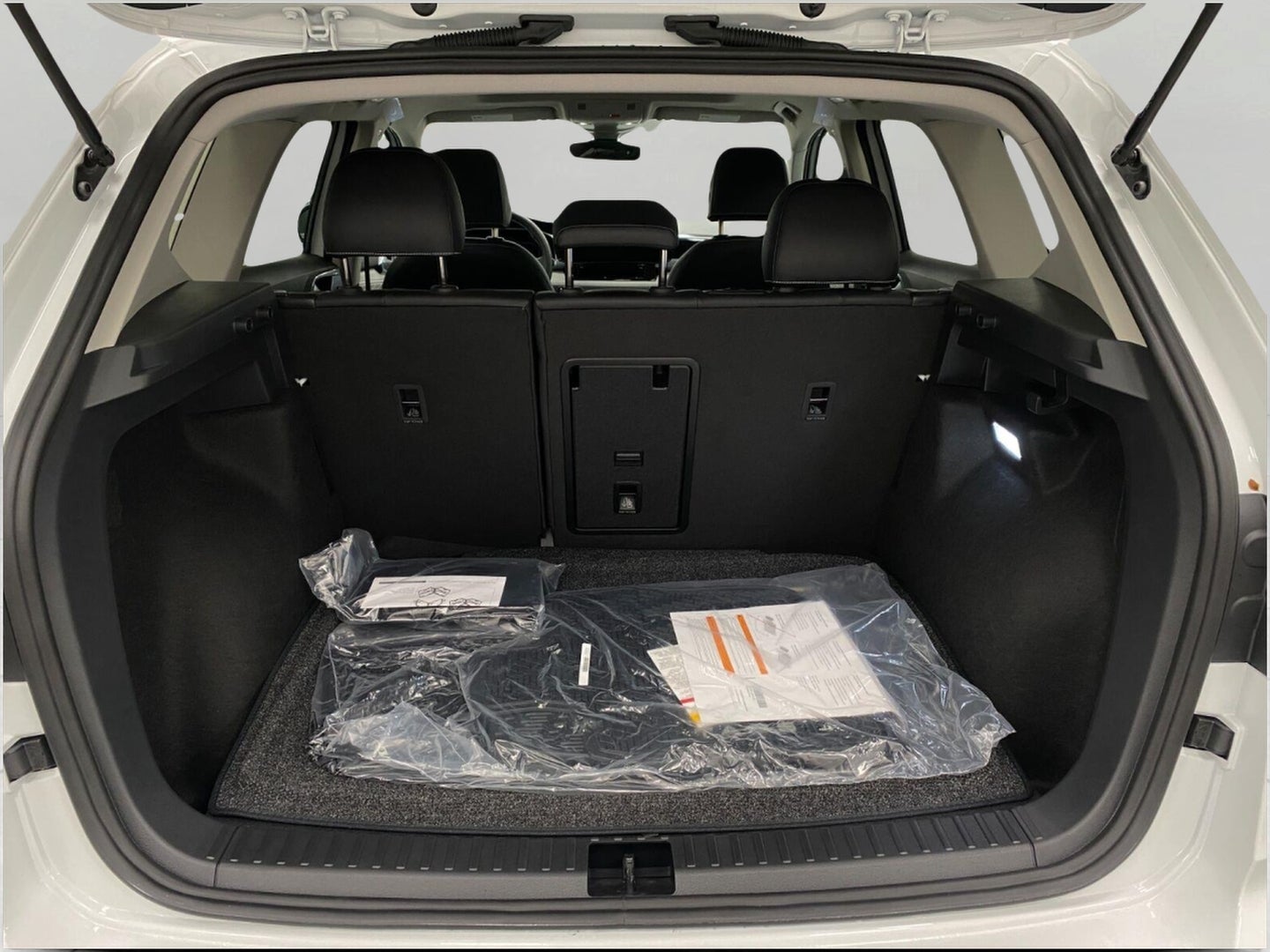 2027 Volkswagen Taos SEL 4MOTION