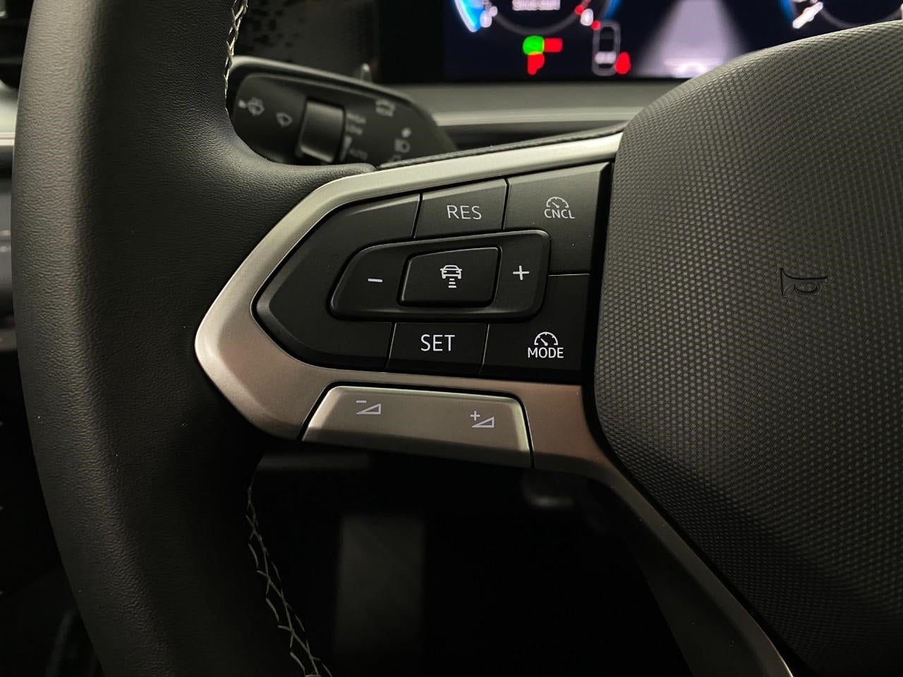 2025 Volkswagen Tiguan 2.0T SE 4MOTION