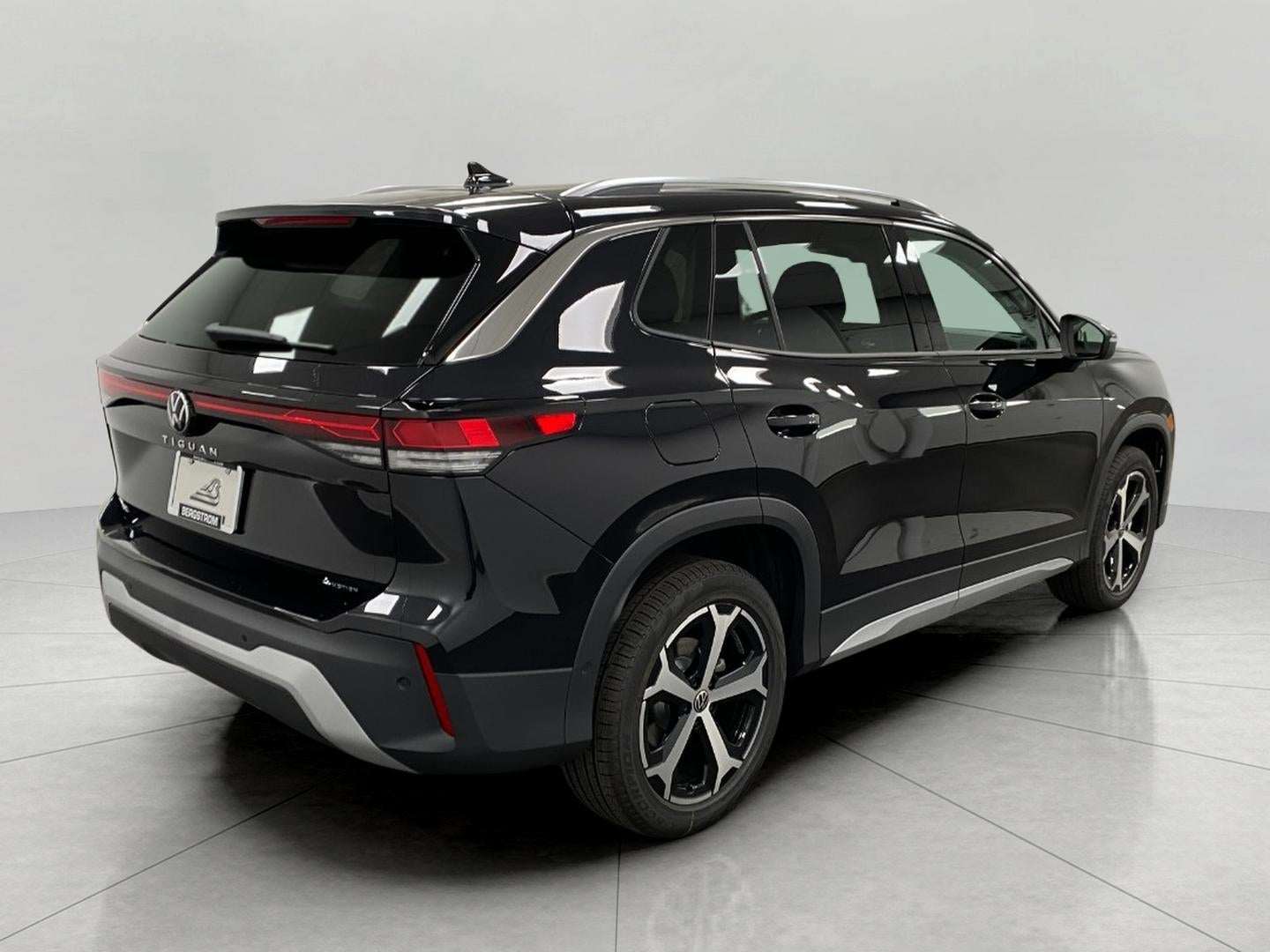 2025 Volkswagen Tiguan 2.0T SE 4MOTION