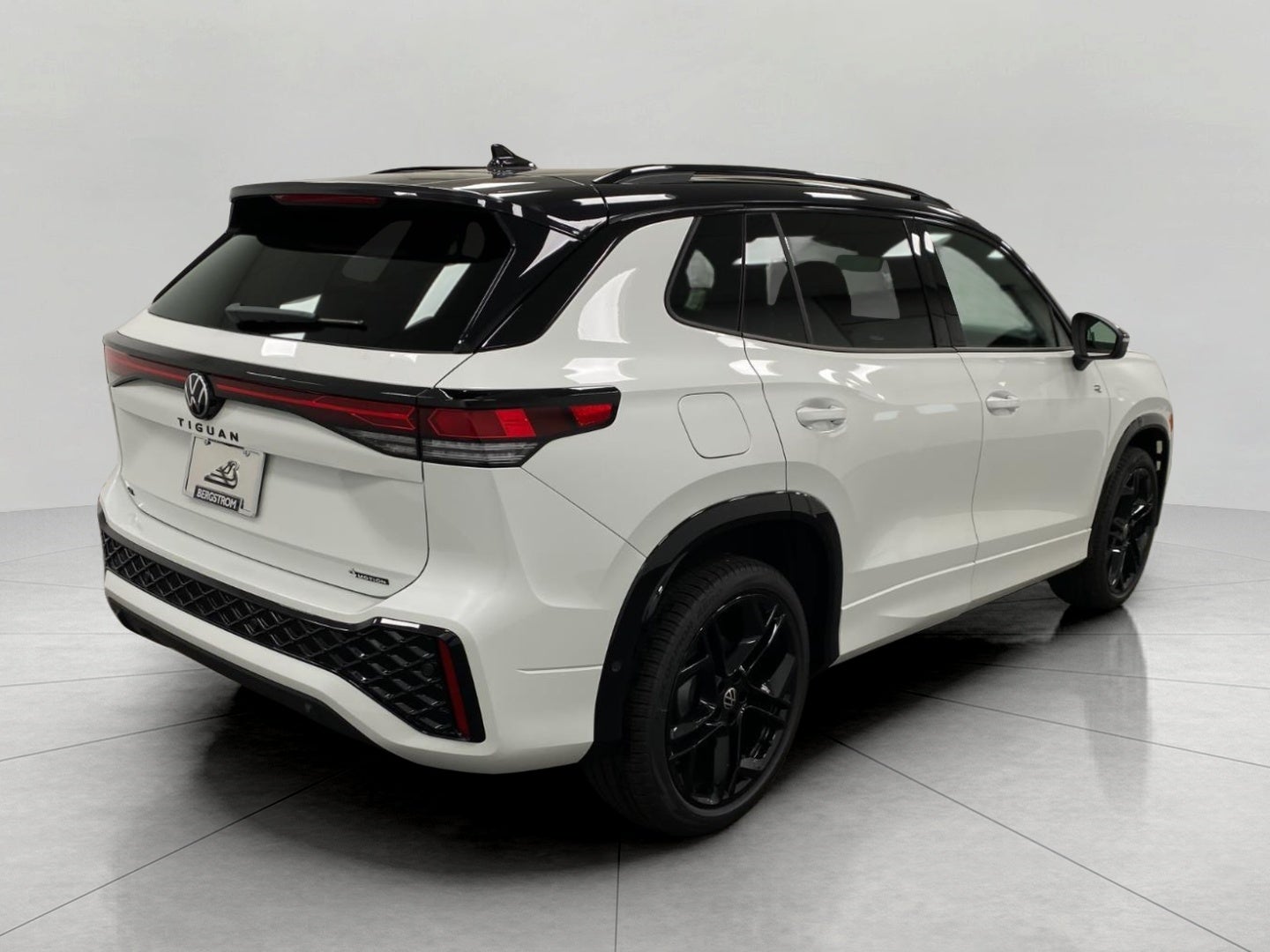 2026 Volkswagen Tiguan SE R-Line Black 4MOTION