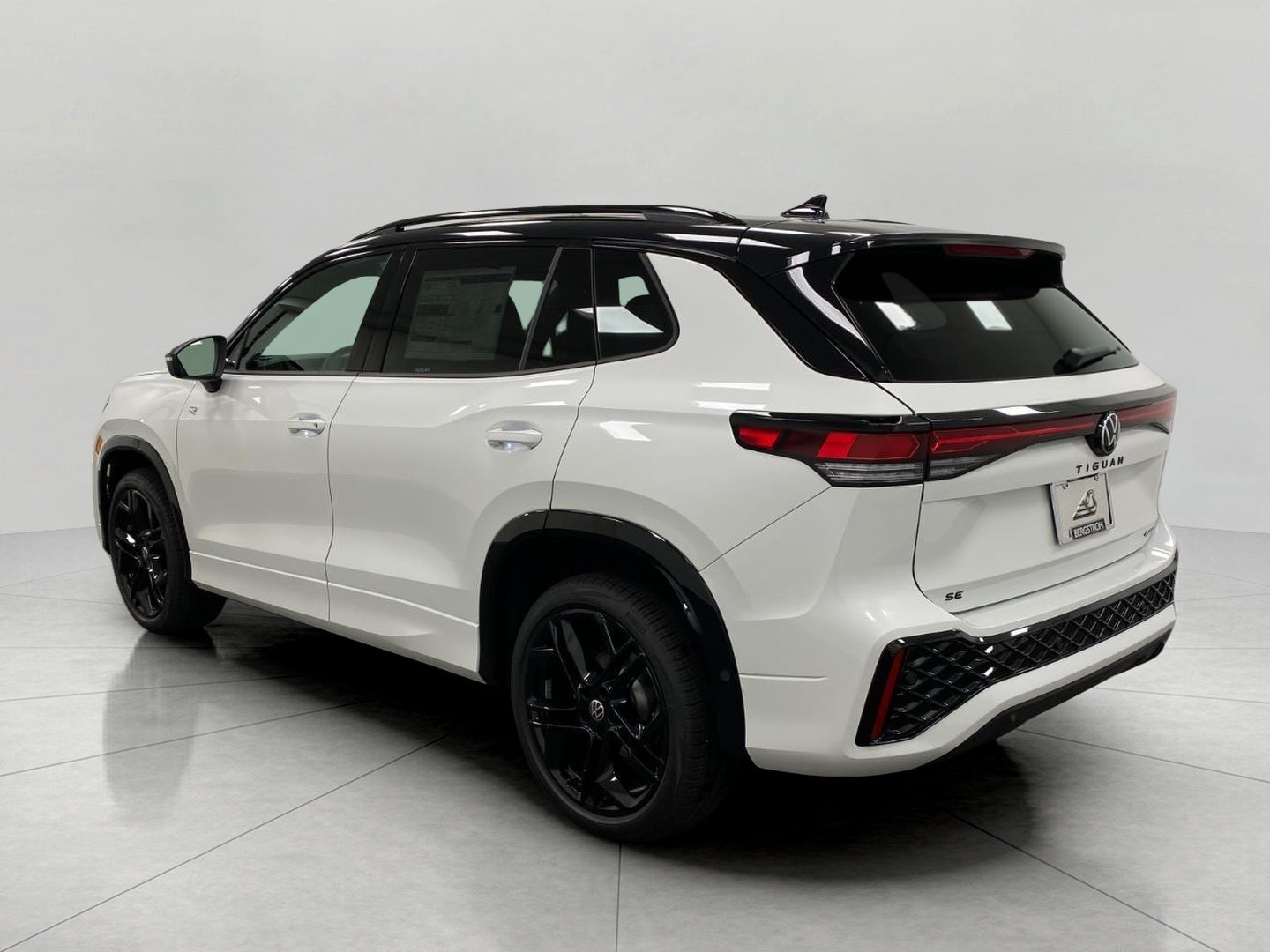 2026 Volkswagen Tiguan SE R-Line Black 4MOTION
