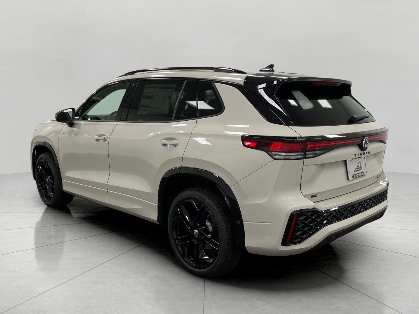 2026 Volkswagen Tiguan SE R-Line Black 4MOTION
