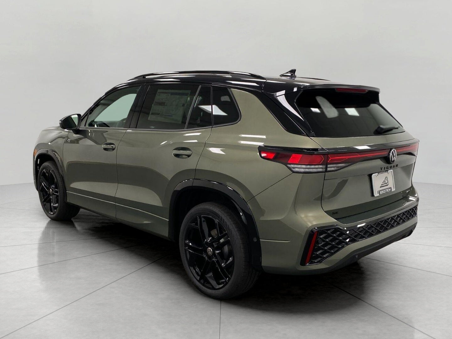 2026 Volkswagen Tiguan SE R-Line Black 4MOTION