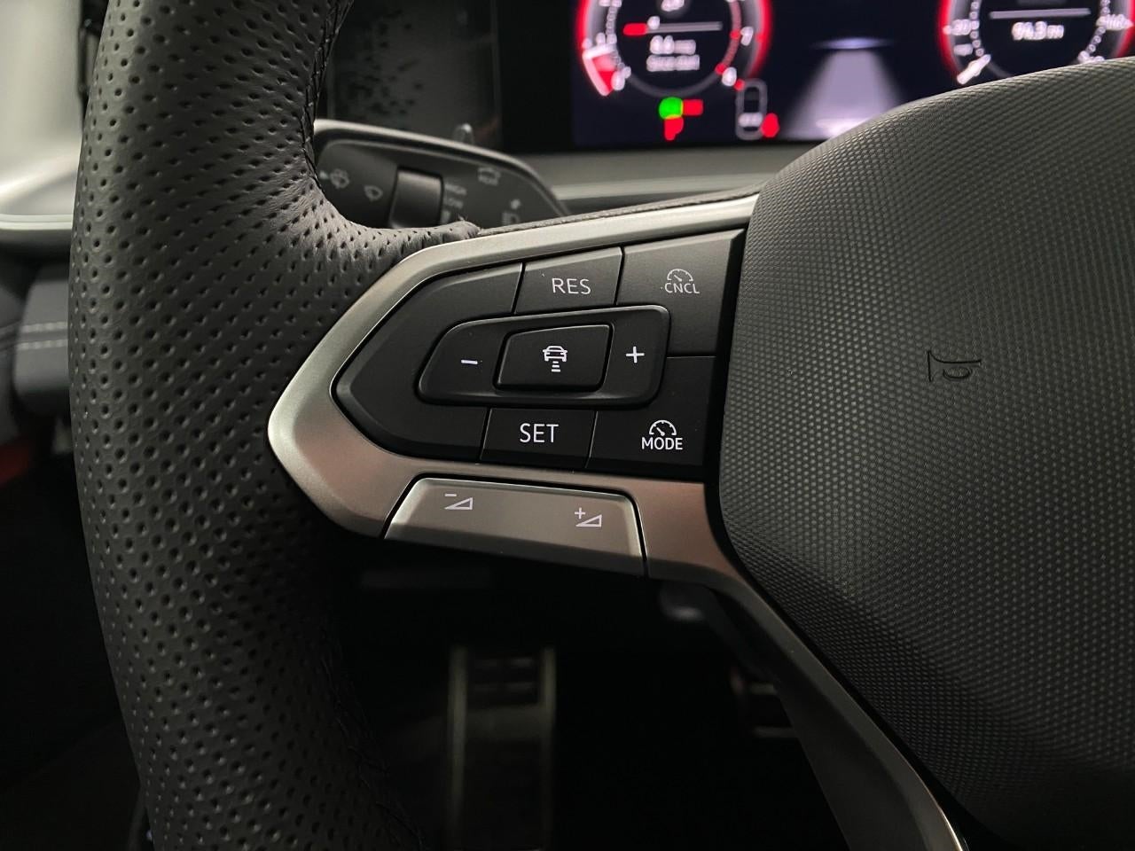 2025 Volkswagen Tiguan 2.0T SE R-Line Black 4MOTION