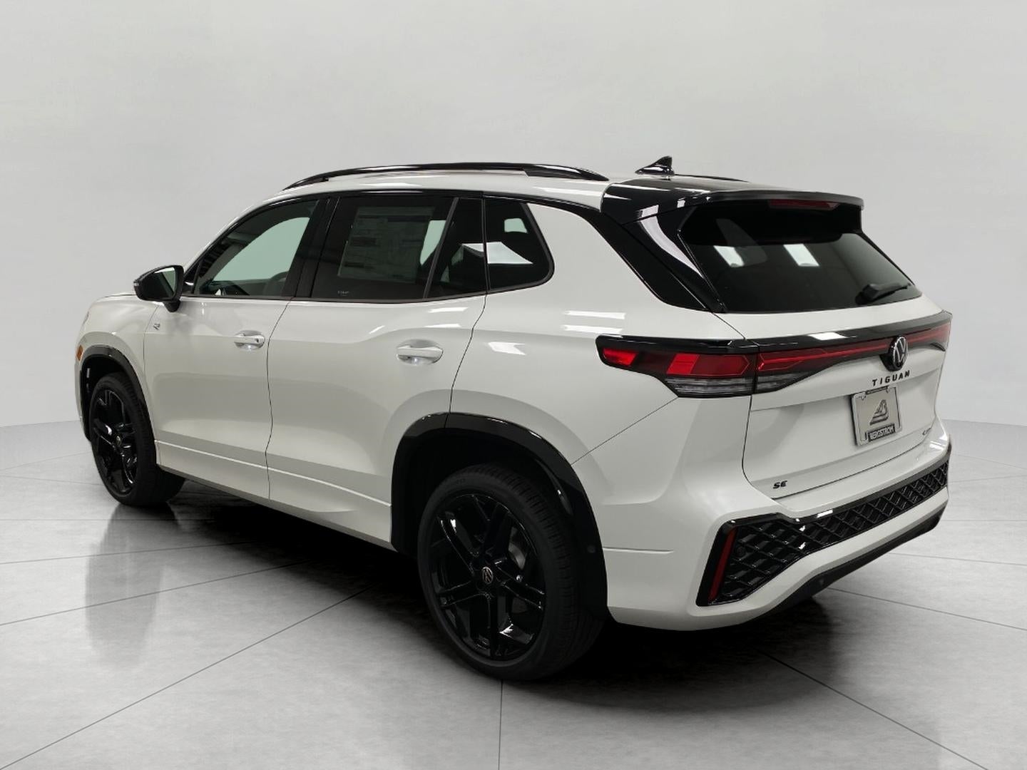 2026 Volkswagen Tiguan SE R-Line Black 4MOTION