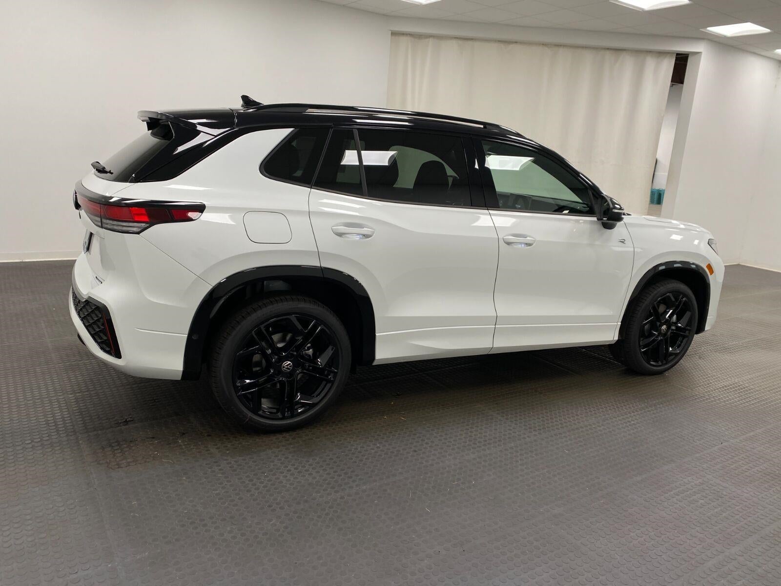 2026 Volkswagen Tiguan SE R-Line Black 4MOTION