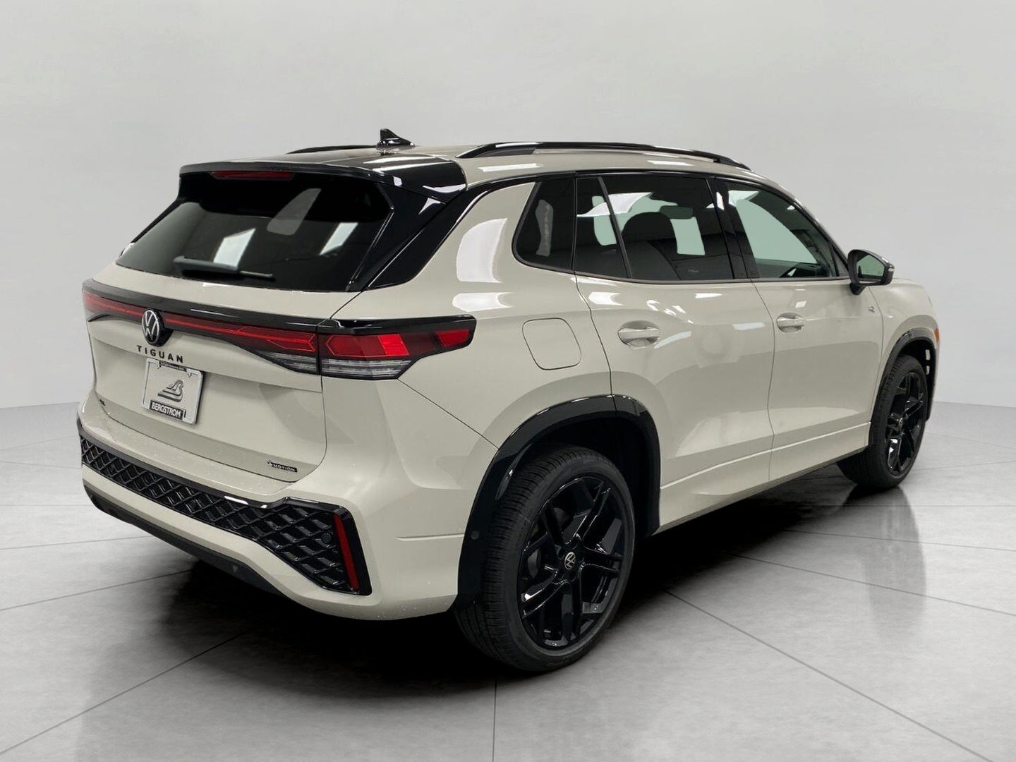2026 Volkswagen Tiguan SE R-Line Black 4MOTION