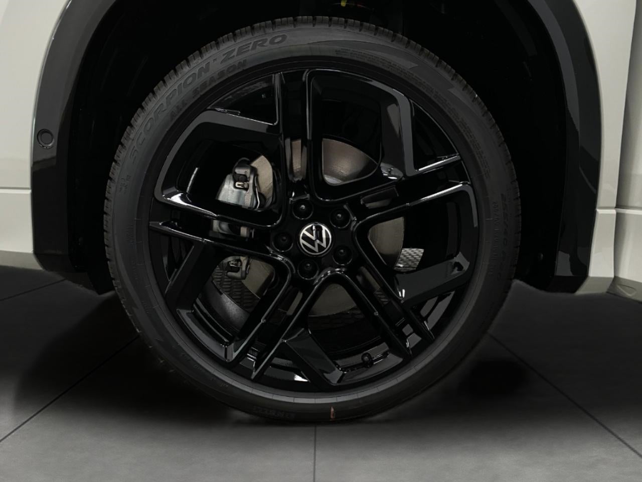 2026 Volkswagen Tiguan 2.0T SE R-Line Black 4MOTION