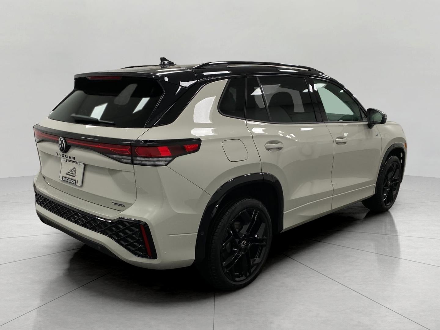 2026 Volkswagen Tiguan 2.0T SE R-Line Black 4MOTION