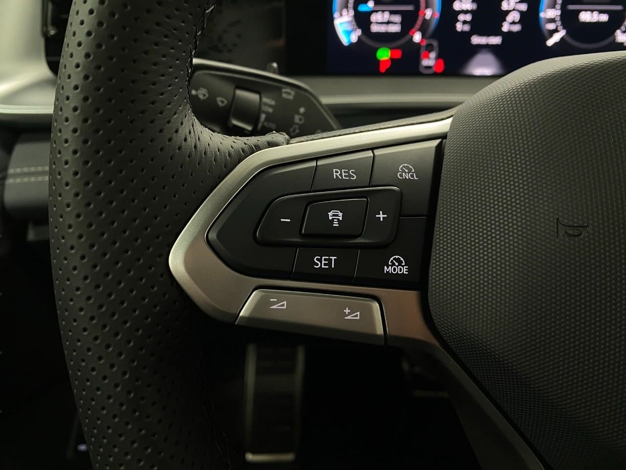 2026 Volkswagen Tiguan SE R-Line Black 4MOTION