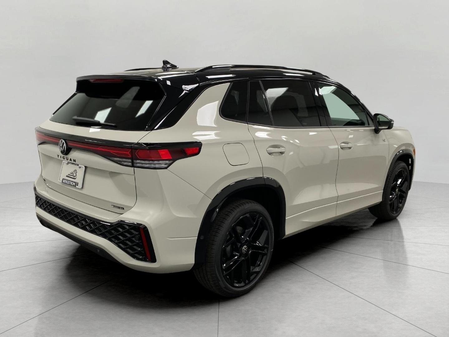 2026 Volkswagen Tiguan SE R-Line Black 4MOTION