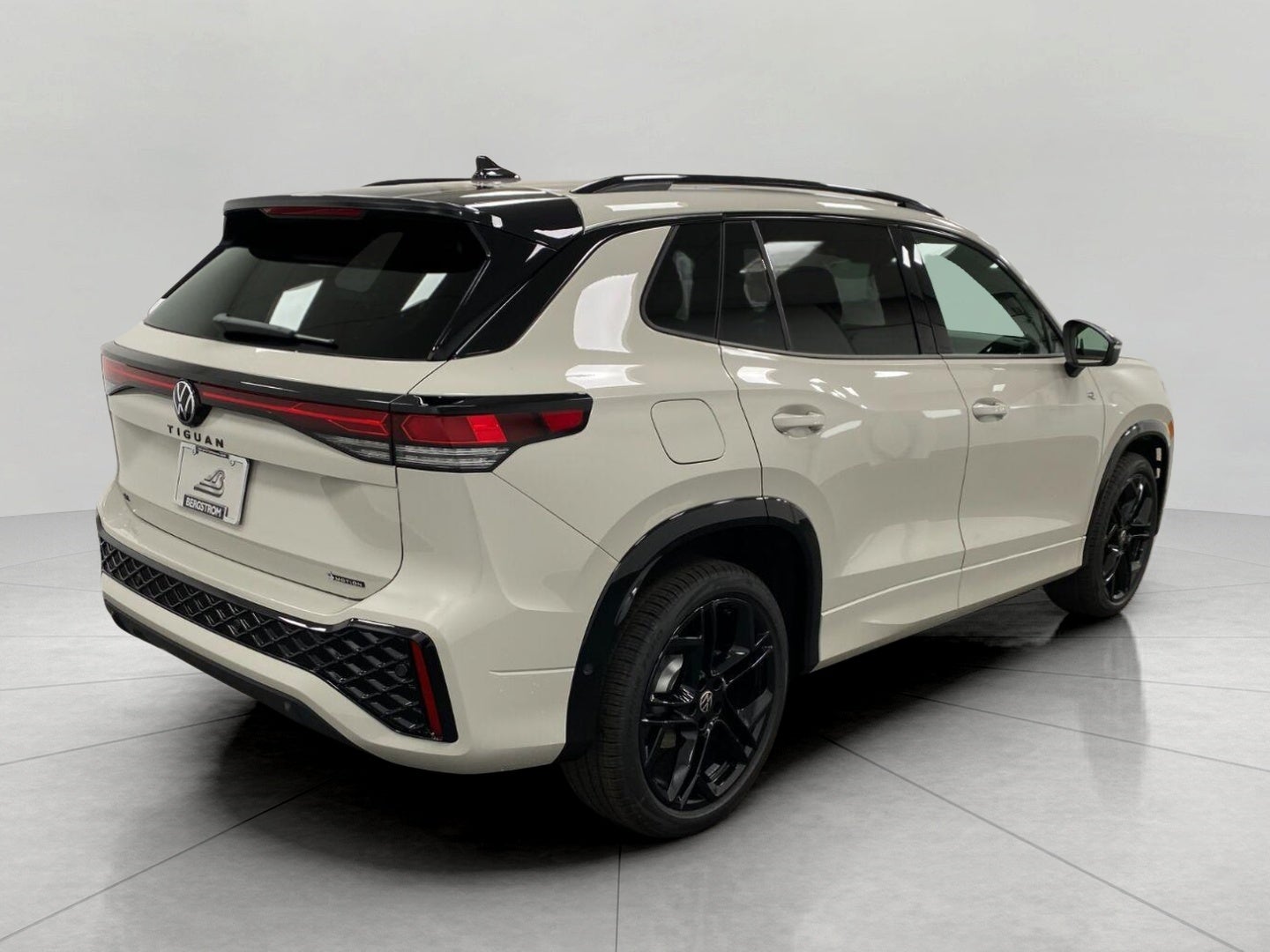 2026 Volkswagen Tiguan SE R-Line Black 4MOTION