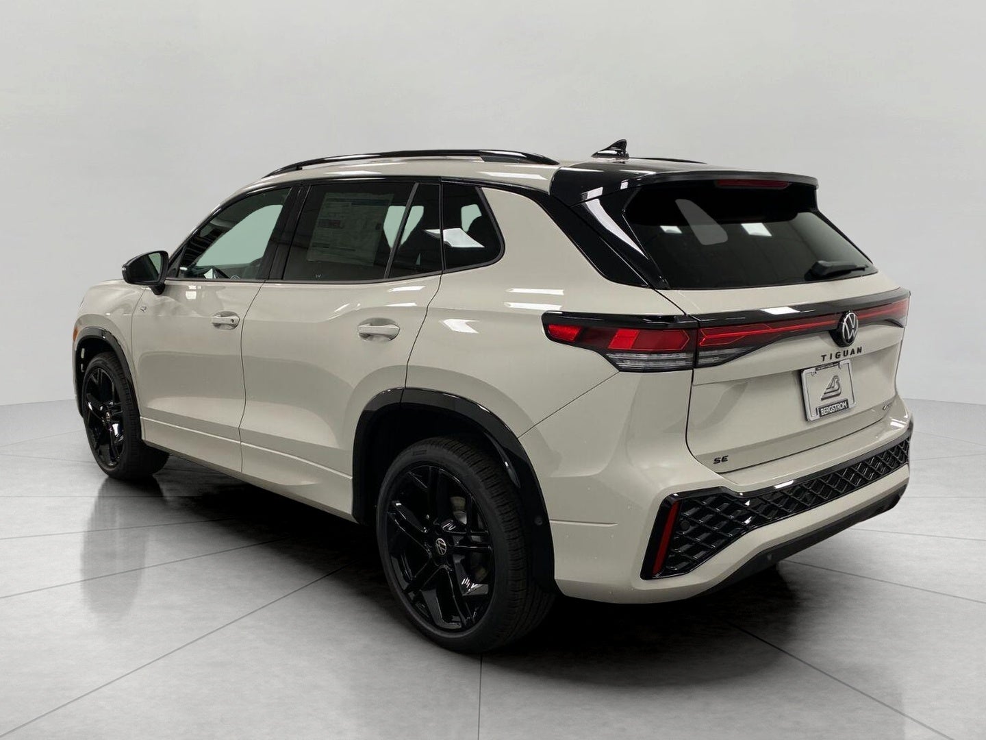 2026 Volkswagen Tiguan SE R-Line Black 4MOTION