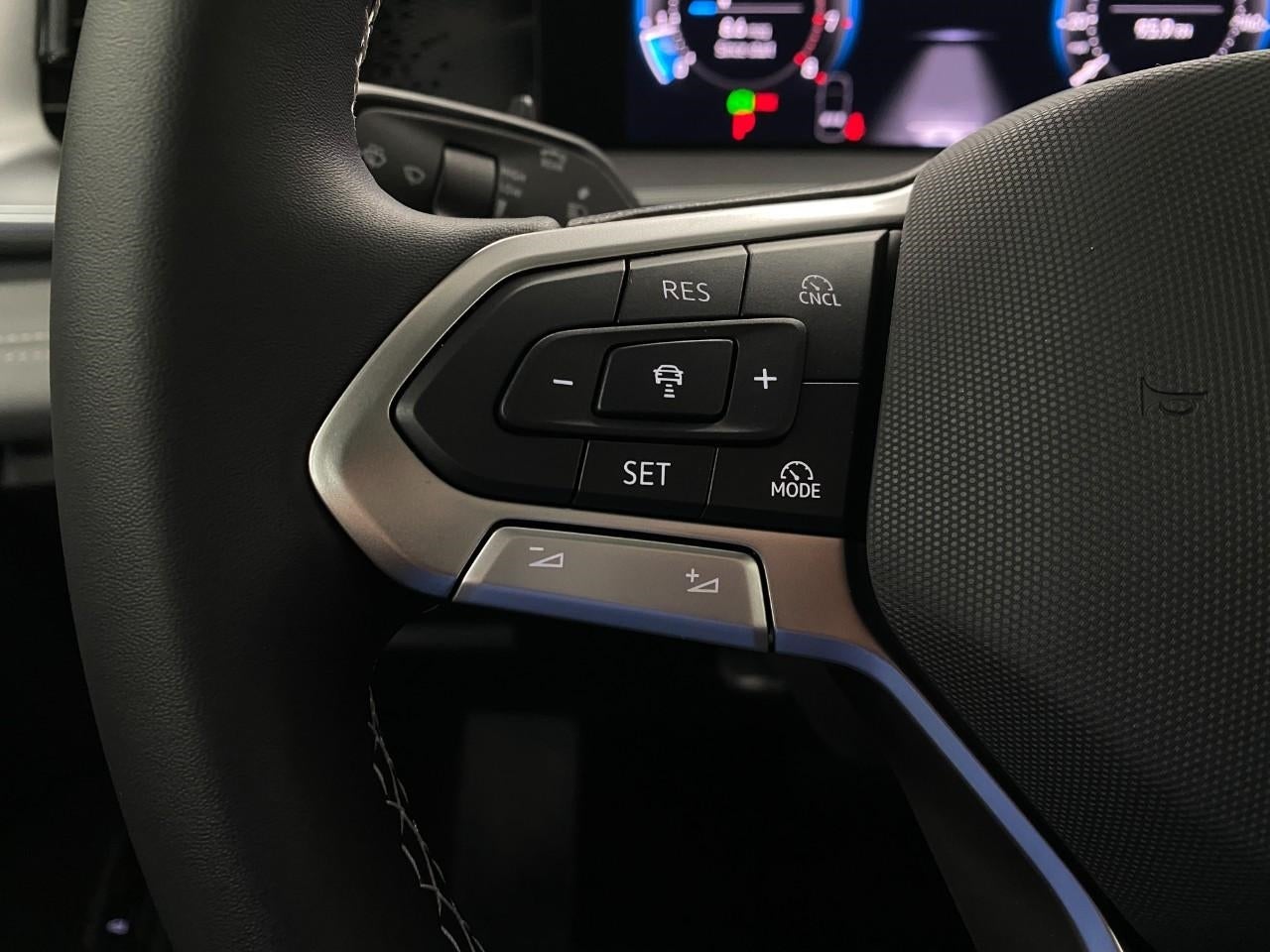 2025 Volkswagen Tiguan 2.0T SE 4MOTION