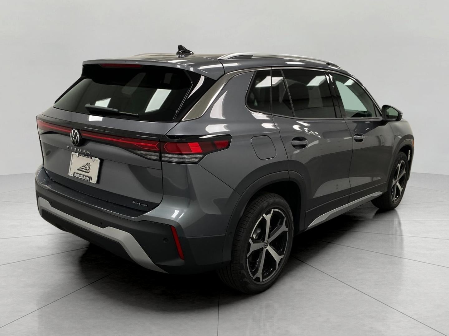 2025 Volkswagen Tiguan 2.0T SE 4MOTION